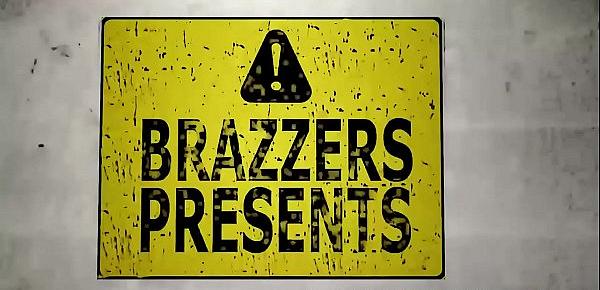  Brazzers - Dirty Masseur -  Workers Cumpensation scene starring Raven Hart and Jessy Jones